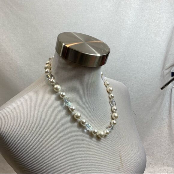 New Without Tags Faux Pearl and Crystal Necklace - Picture 7 of 9